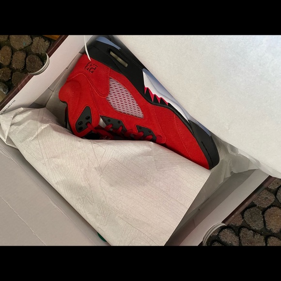 Jordan 5 Raging Bulls 🔥CONFIRMD🔥 size 5 and 3.5 - Picture 3 of 9